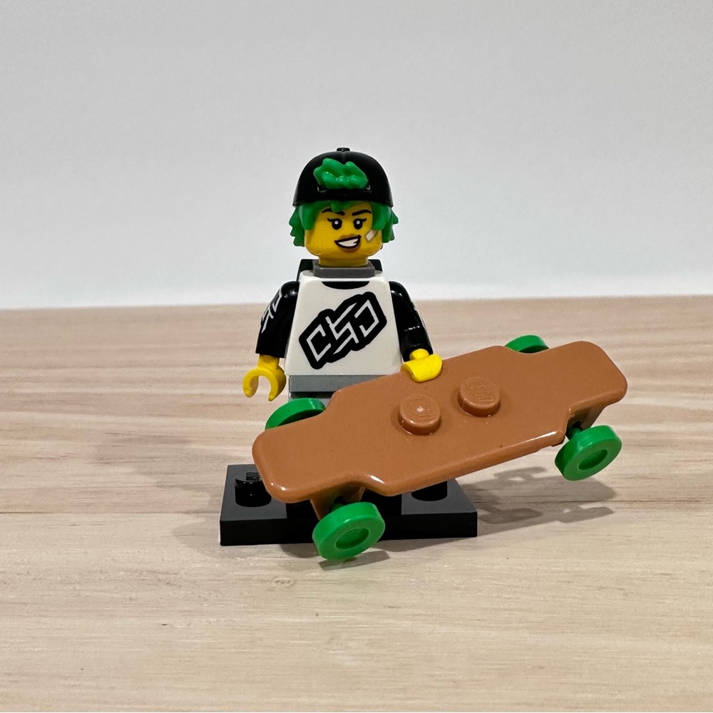 LEGO Longboarder Minifigure Series 27 CMF